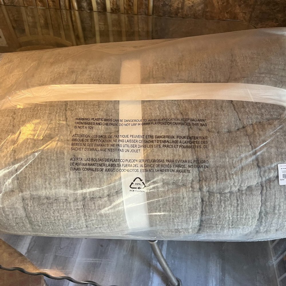 Pottery Barn Cloud Linen Full Queen Quilt - Loden - brand new sealed with tags